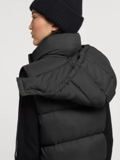 Khujo Bodywarmers Bodywarmer Eden Dames Zwart -Mode kledingwinkel 36c758e190e8876395fe33dc3aa2b038